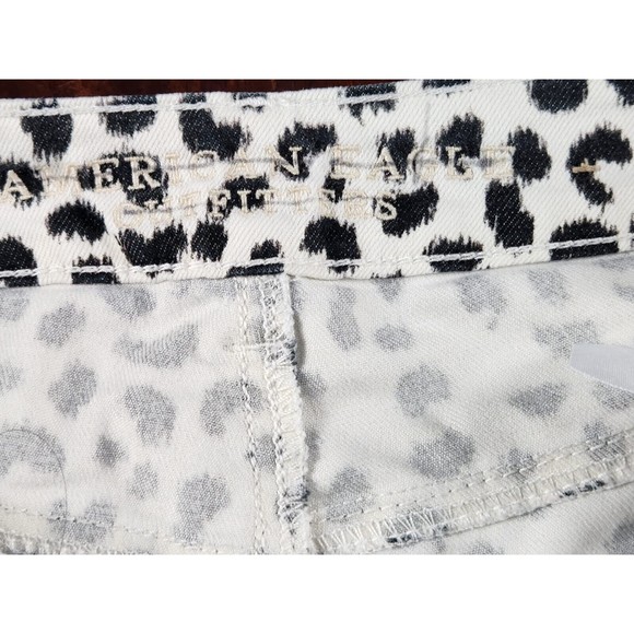American Eagle Women's White & Black Stretch Denim Animal Print Short Size 2‎ - Picture 7 of 8